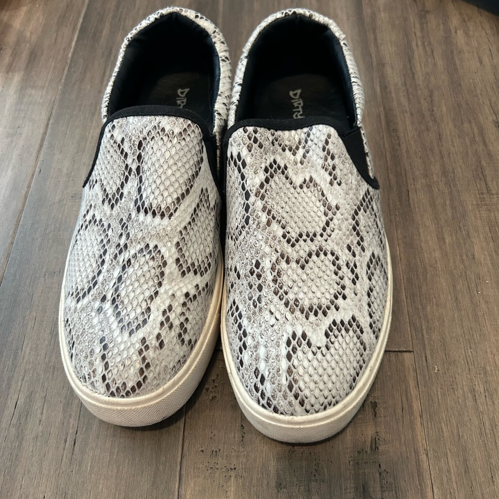 Slip on snakeskin, Dirty Laundry, sneakers